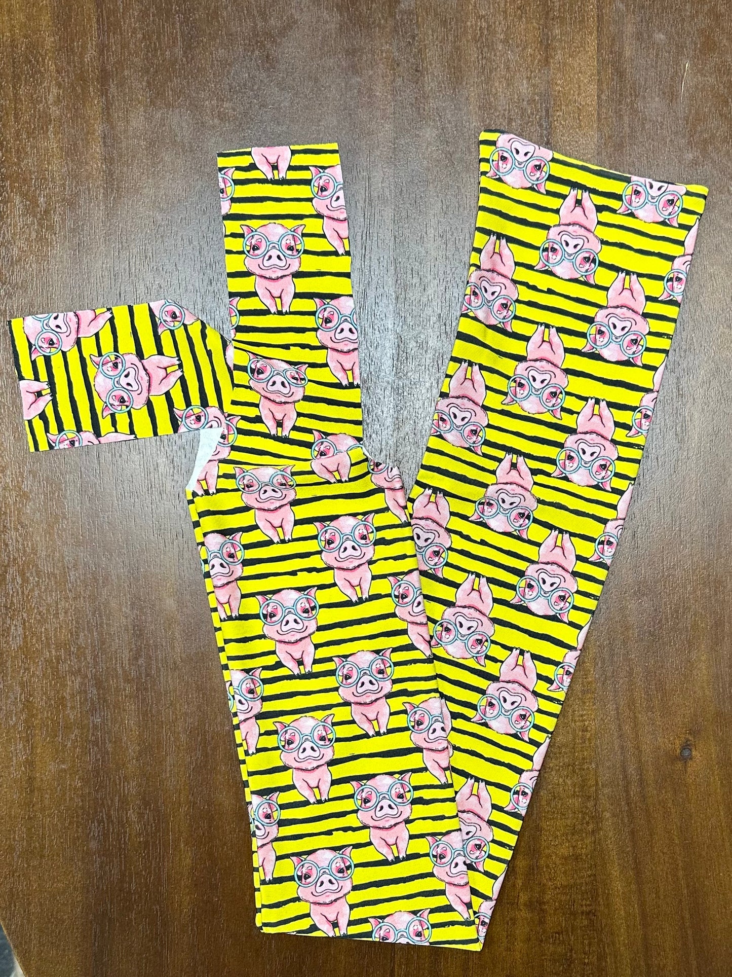 Piggy w/ Glasses Tail Bag