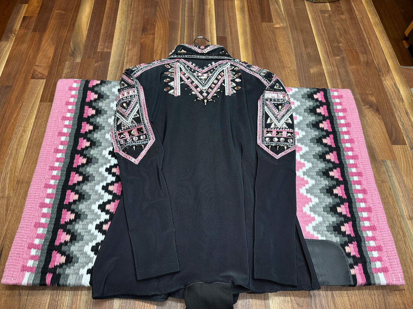 Sho-N-Off Day Shirt w/ Erin Rhea Pad